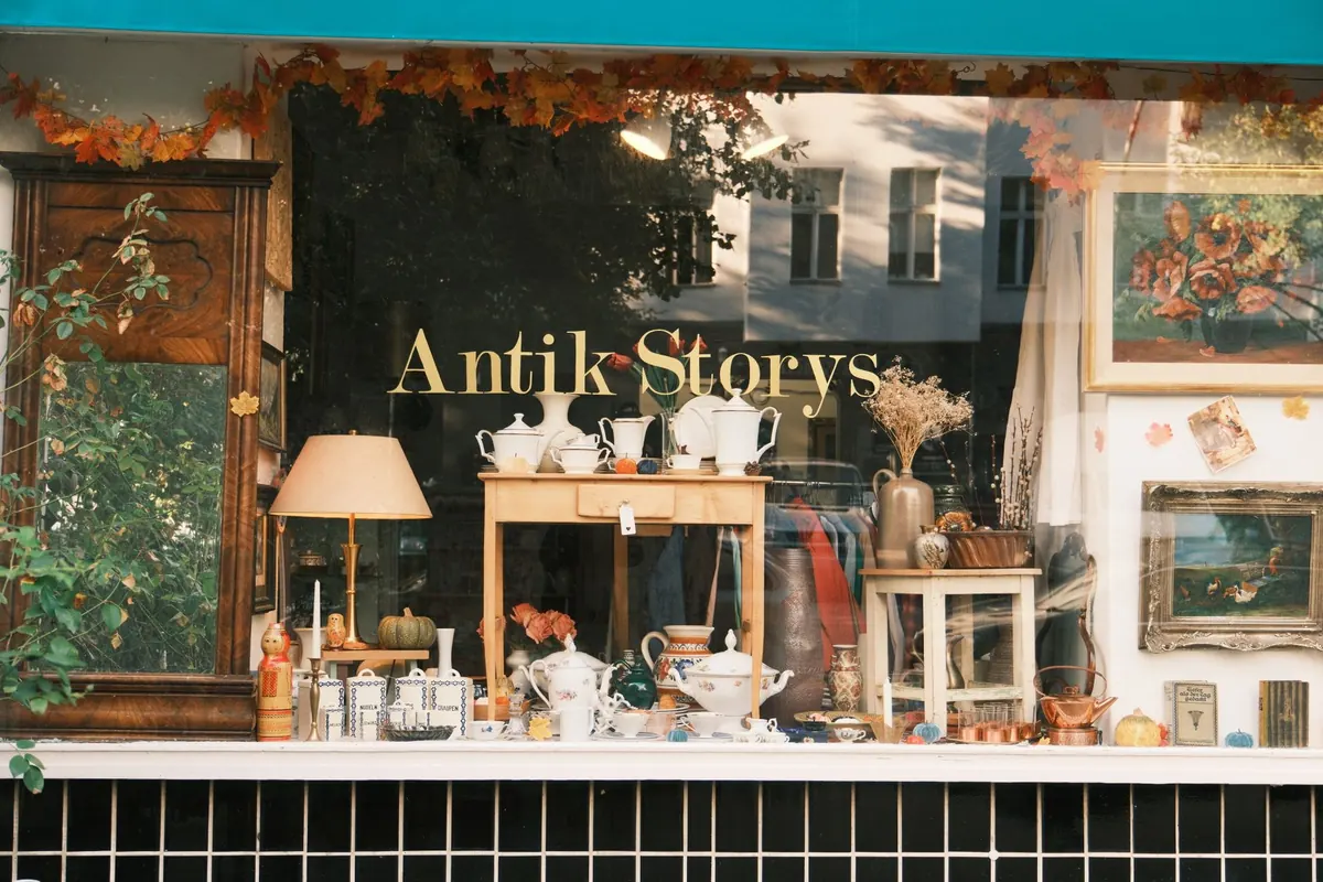 Antique vs Vintage: A Clear Comparison for UK Buyers